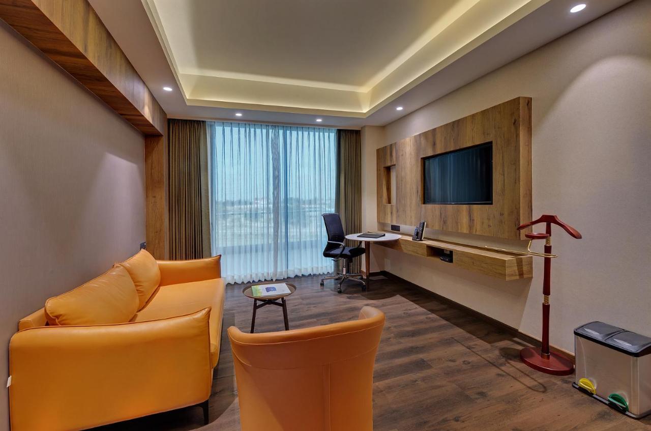 The Fern Royal Farm Resort, Anjar Exterior foto