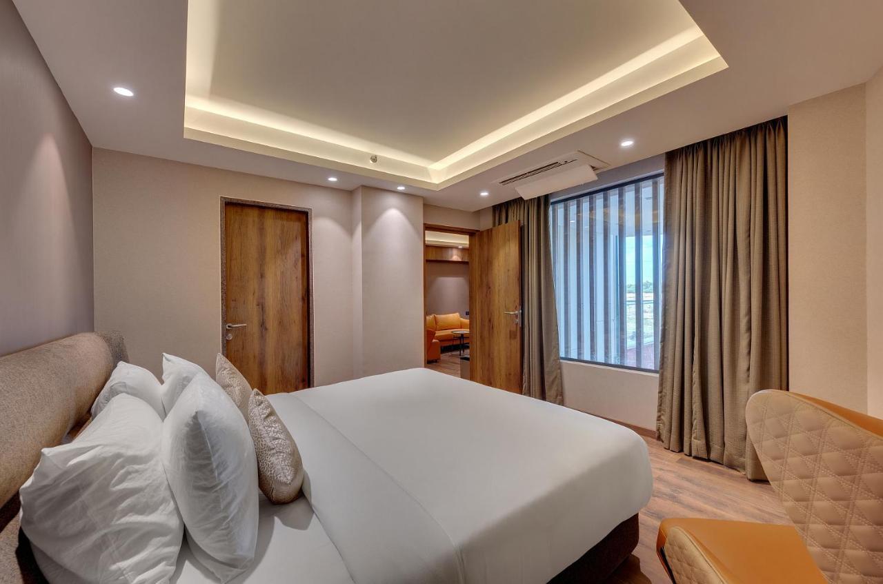 The Fern Royal Farm Resort, Anjar Exterior foto