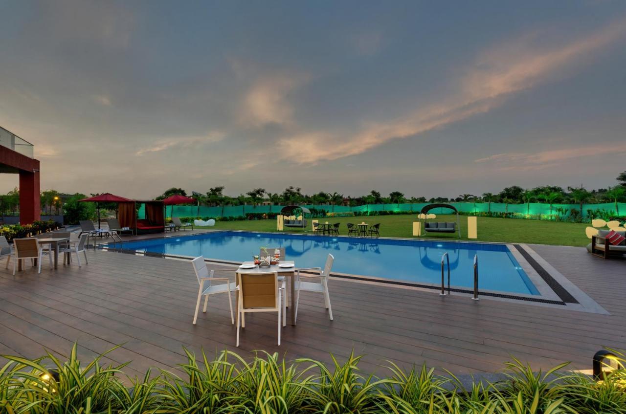 The Fern Royal Farm Resort, Anjar Exterior foto