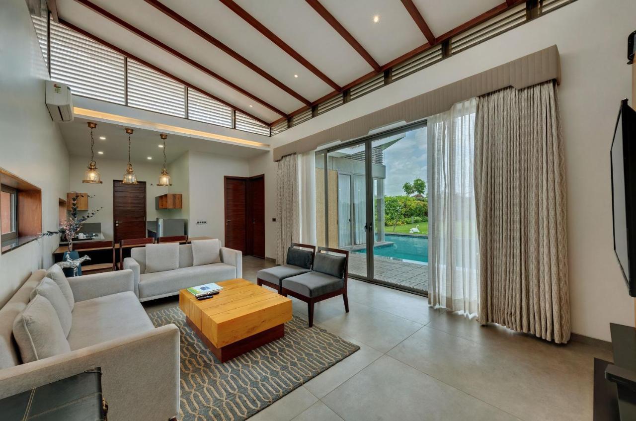The Fern Royal Farm Resort, Anjar Exterior foto