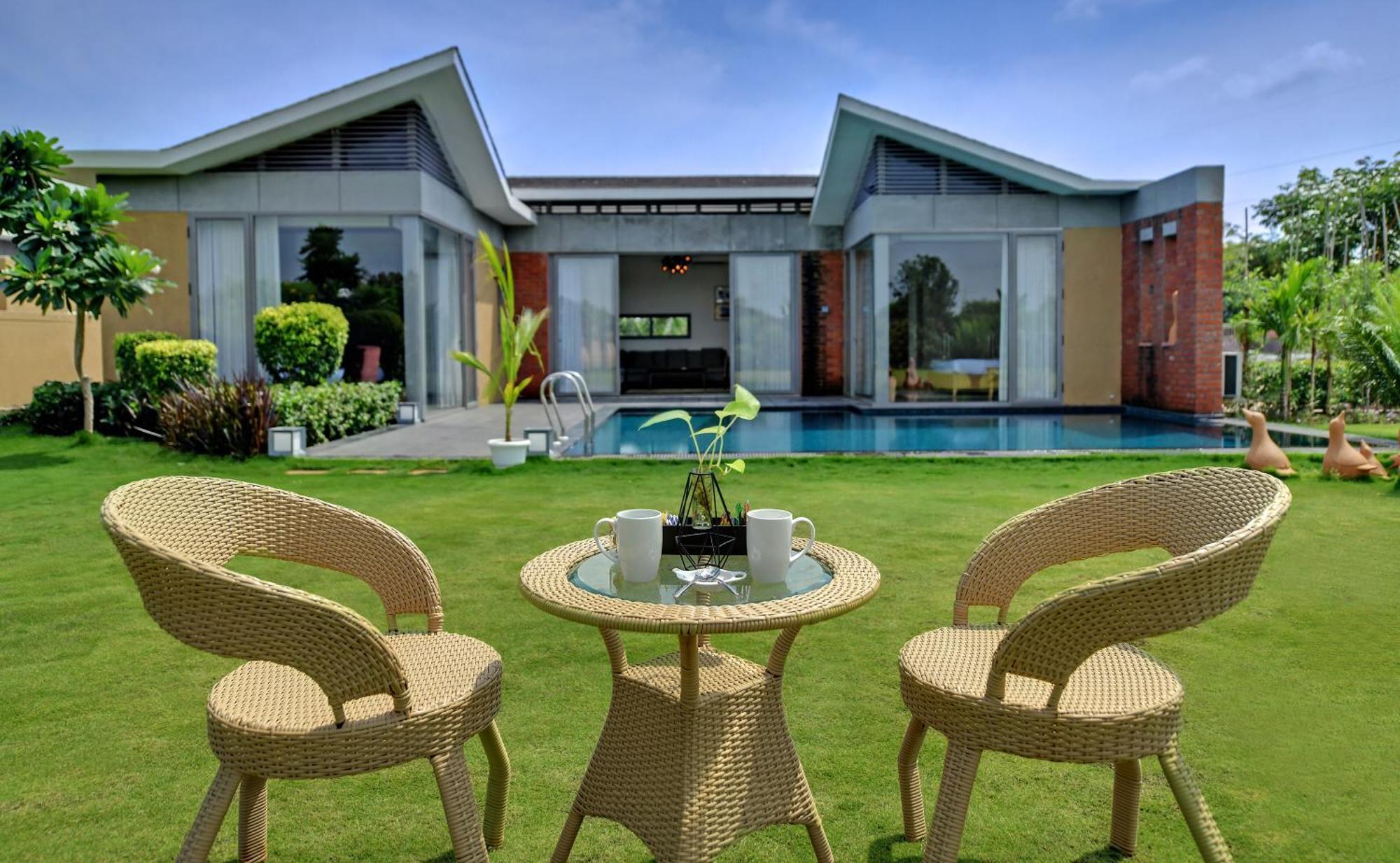 The Fern Royal Farm Resort, Anjar Exterior foto
